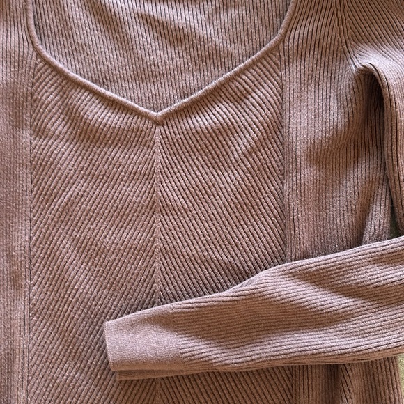 Abercrombie & Fitch sweater - Picture 3 of 4